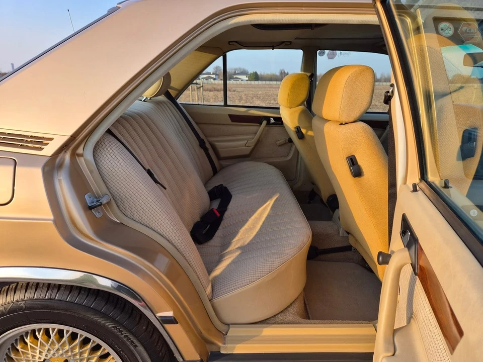 1985 Mercedes-Benz 190E - Image 17 of 30