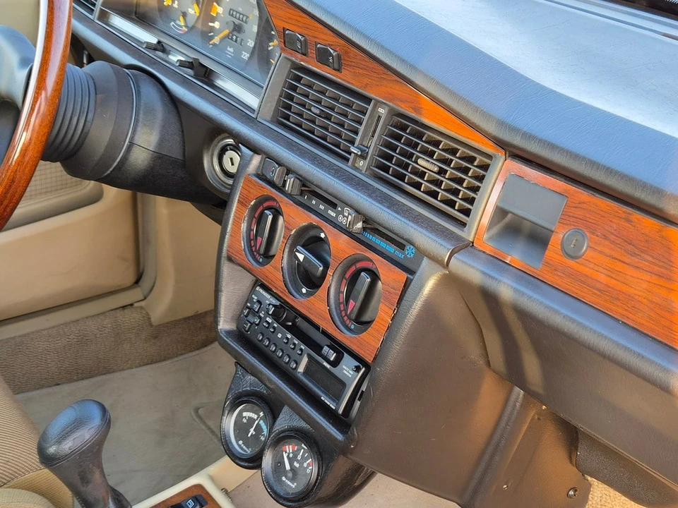 1985 Mercedes-Benz 190E - Image 14 of 30