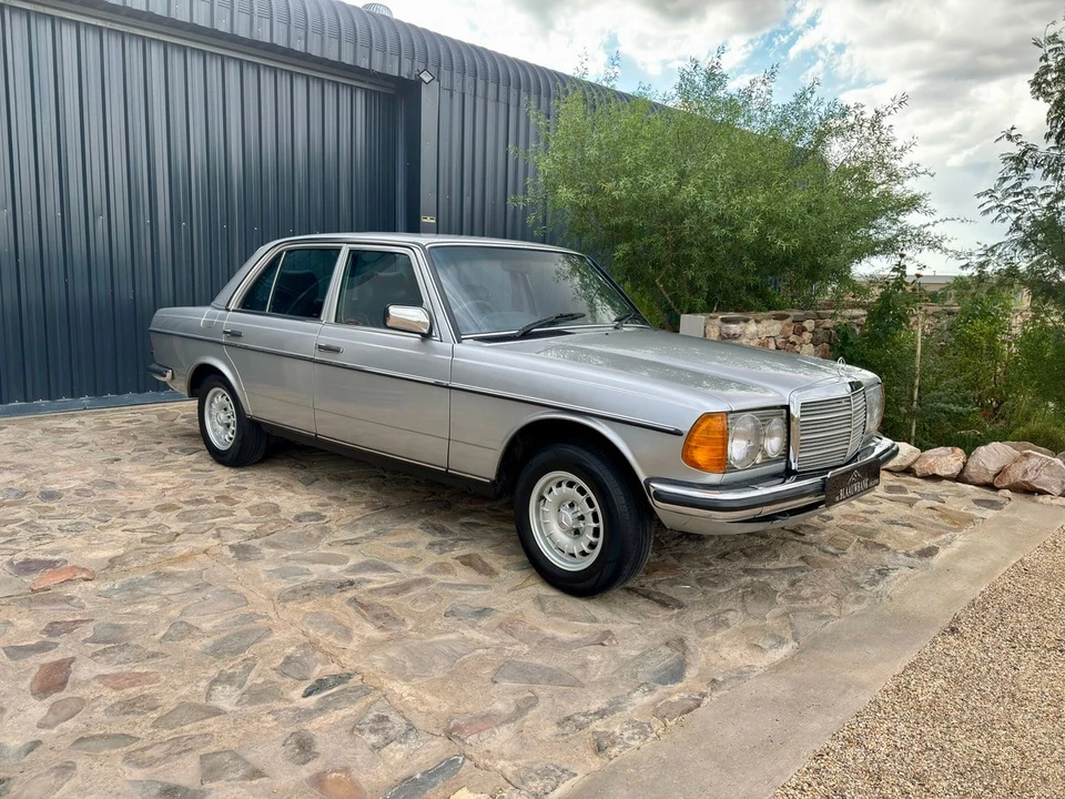 1985 Mercedes-Benz W123 Sedan - Image 2 of 31