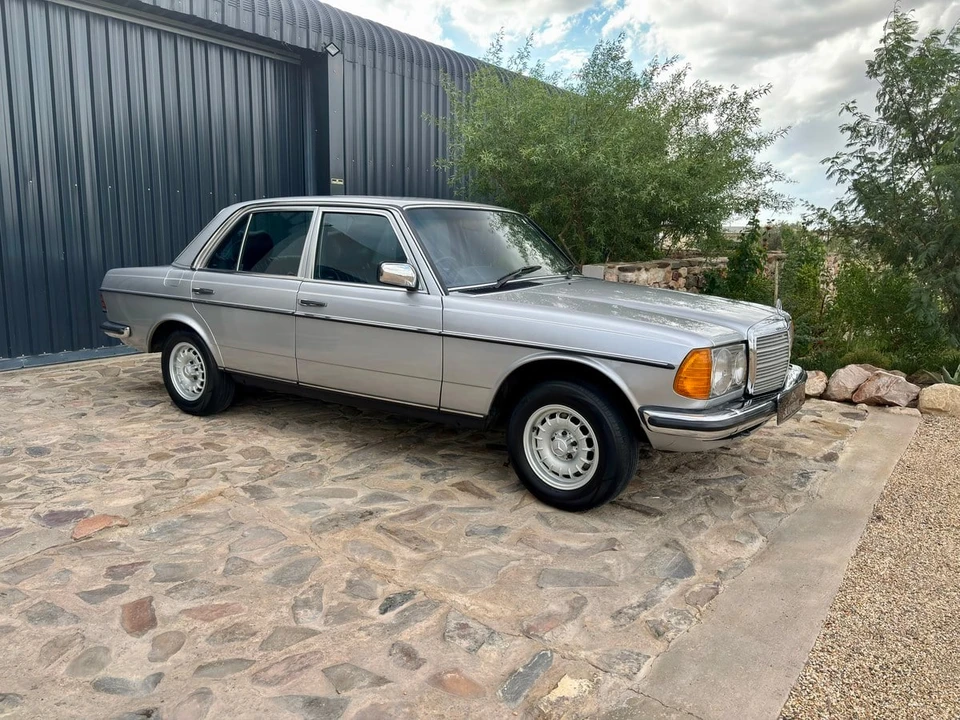 1985 Mercedes-Benz W123 Sedan - Image 3 of 31