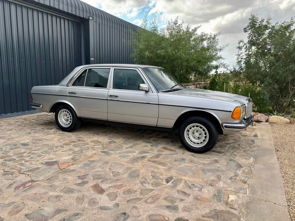 1985 Mercedes-Benz W123 Sedan - Image 4 of 31
