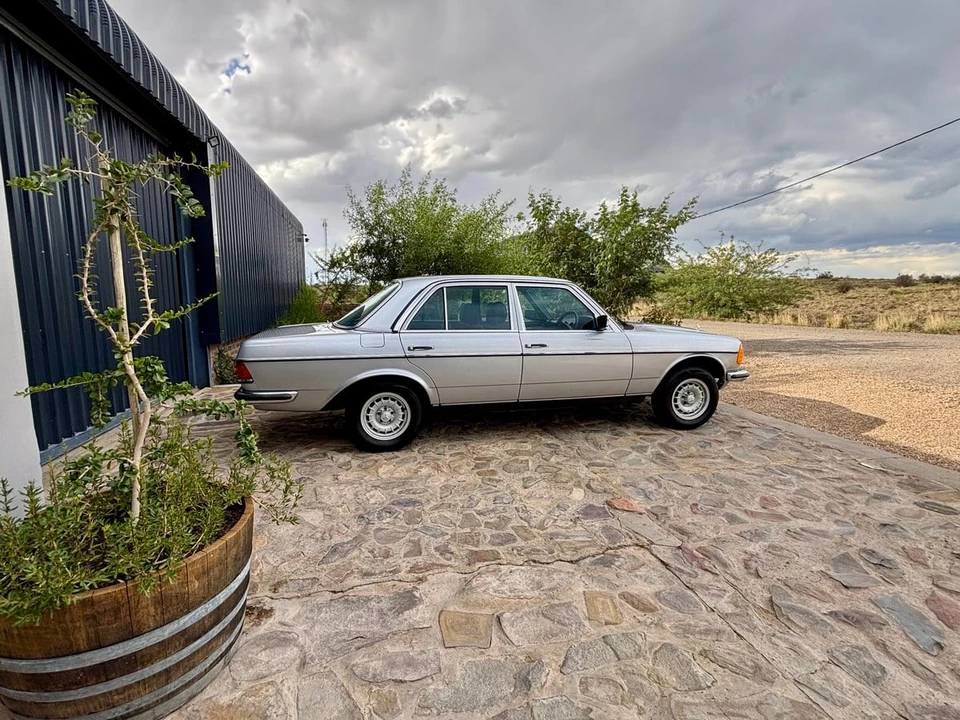 1985 Mercedes-Benz W123 Sedan - Image 8 of 31
