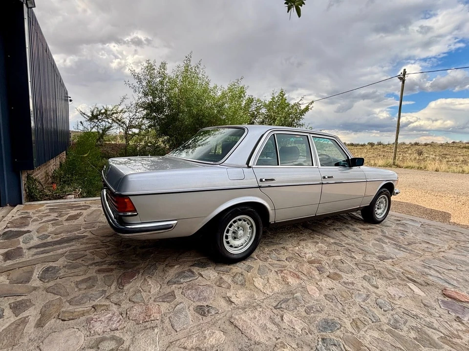 1985 Mercedes-Benz W123 Sedan - Image 9 of 31