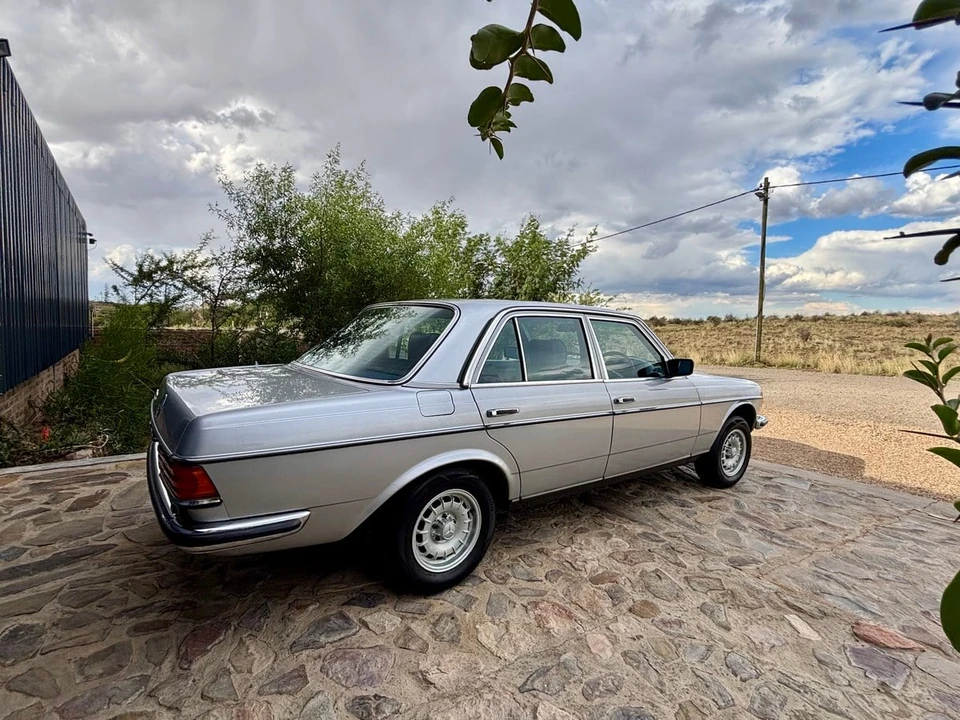1985 Mercedes-Benz W123 Sedan - Image 10 of 31