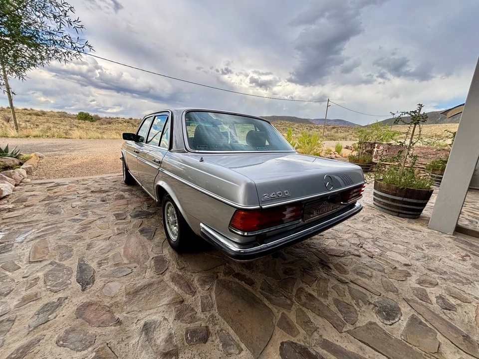 1985 Mercedes-Benz W123 Sedan - Image 15 of 31