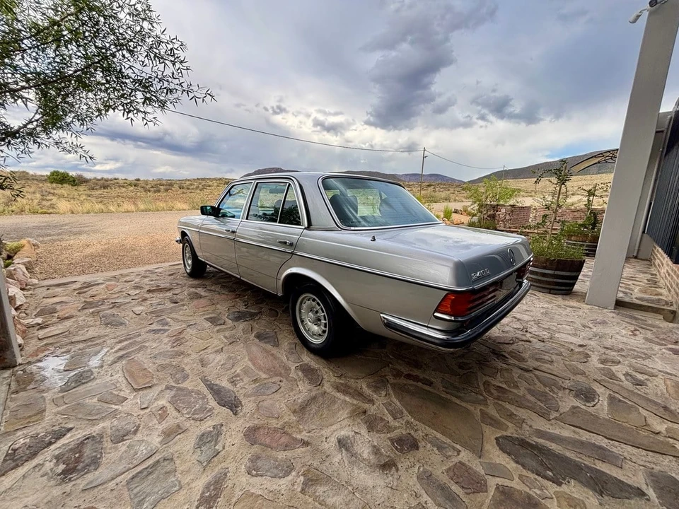 1985 Mercedes-Benz W123 Sedan - Image 16 of 31