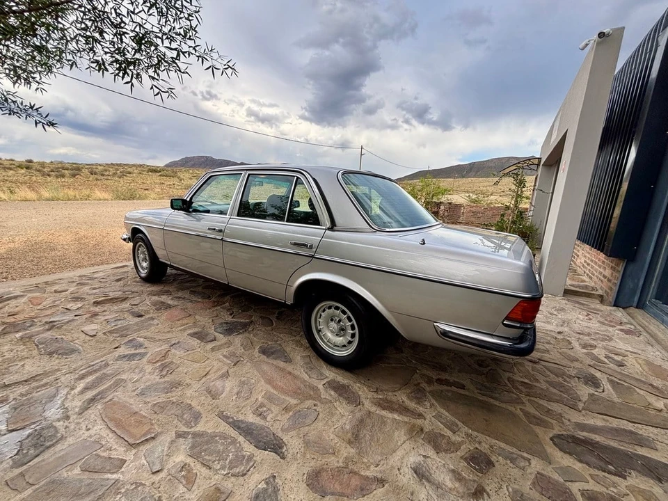 1985 Mercedes-Benz W123 Sedan - Image 17 of 31