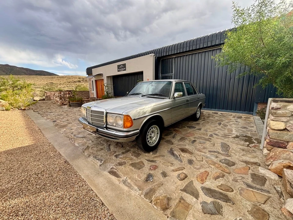 1985 Mercedes-Benz W123 Sedan - Image 19 of 31