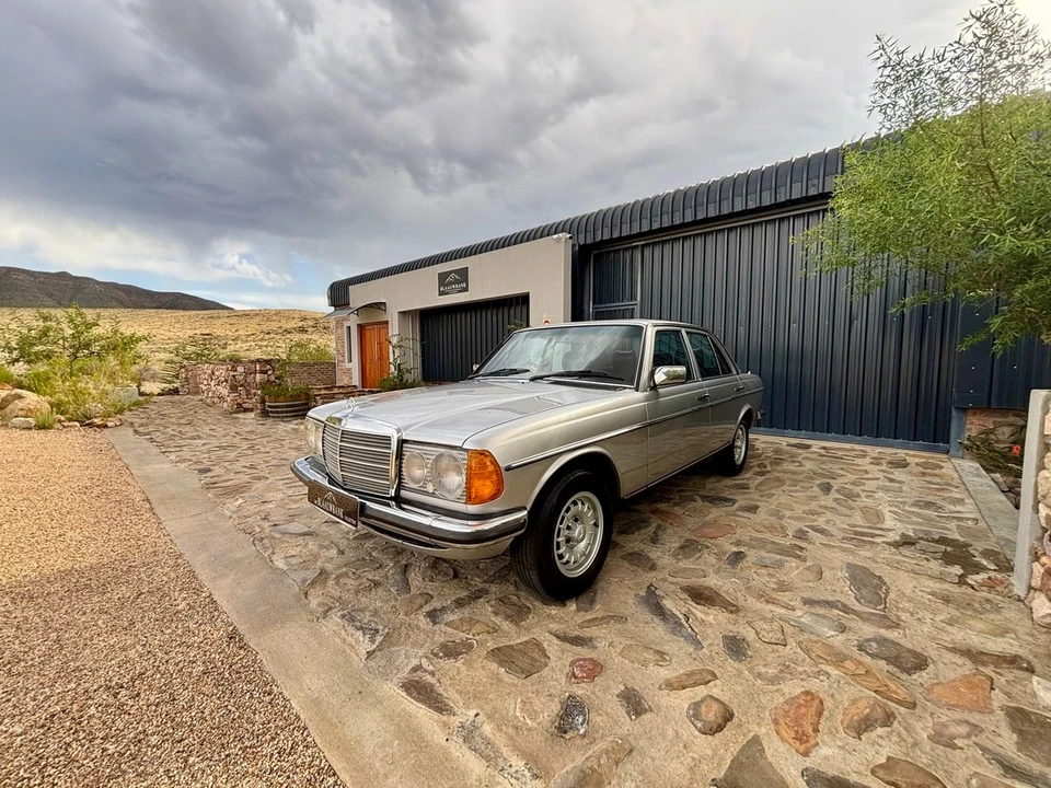 1985 Mercedes-Benz W123 Sedan - Image 23 of 31