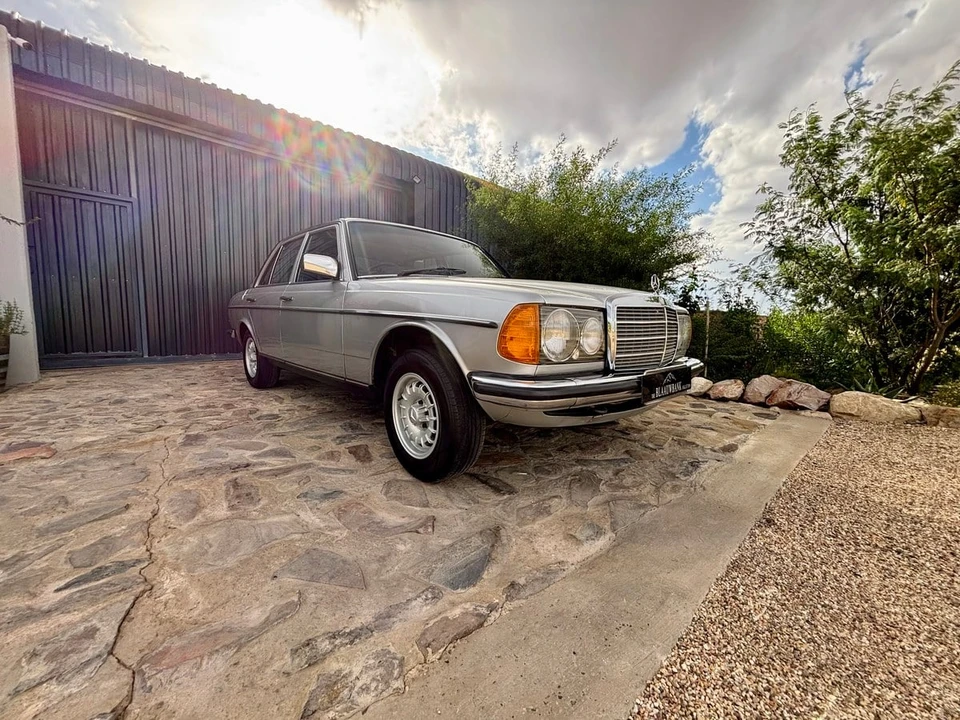 1985 Mercedes-Benz W123 Sedan - Image 28 of 31