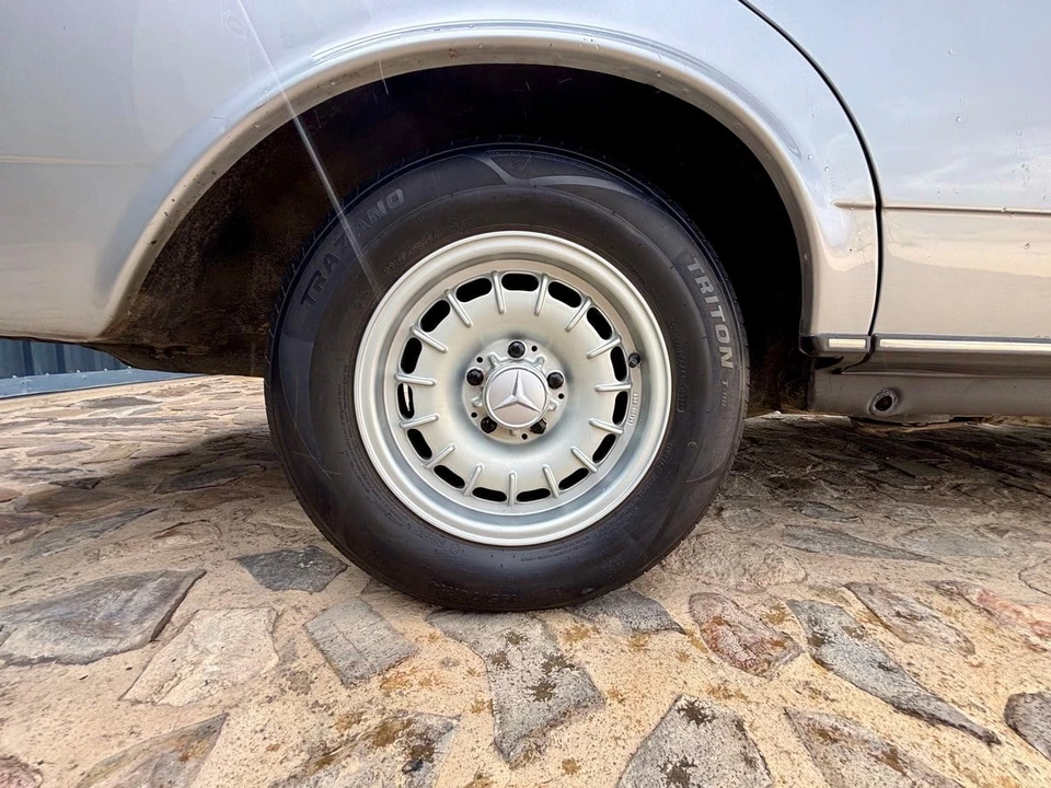 1985 Mercedes-Benz W123 Sedan - Image 31 of 31