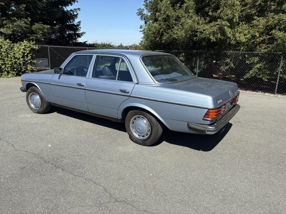 1985 Mercedes-Benz W123 Sedan - Image 23 of 31