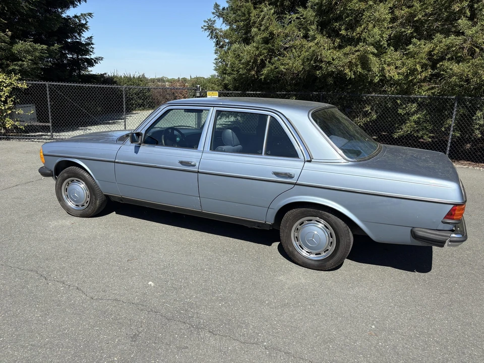 1985 Mercedes-Benz W123 Sedan - Image 21 of 31