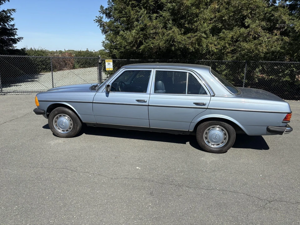 1985 Mercedes-Benz W123 Sedan - Image 20 of 31