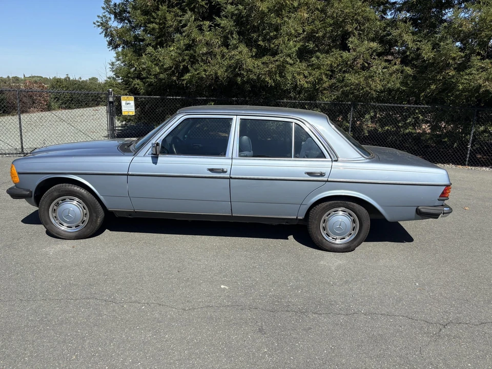 1985 Mercedes-Benz W123 Sedan - Image 19 of 31