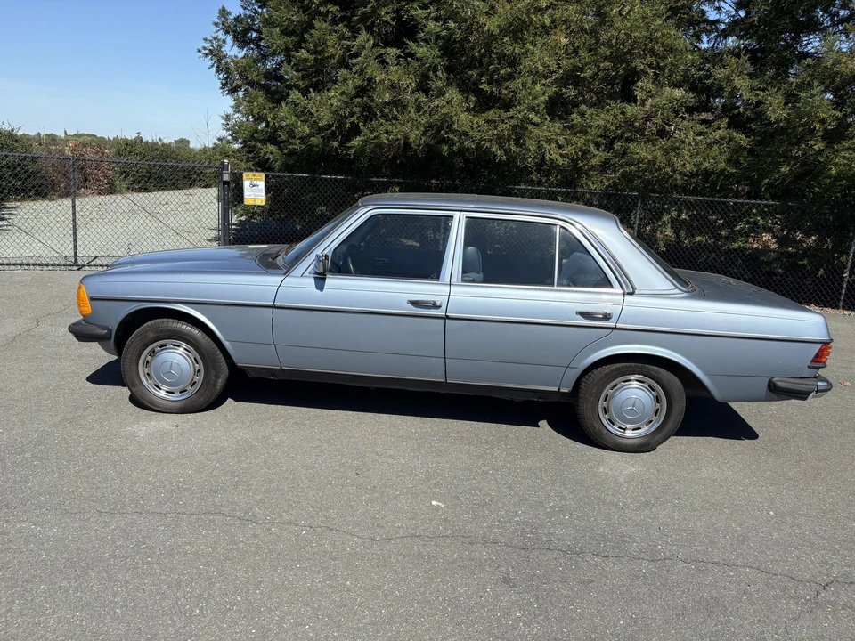 1985 Mercedes-Benz W123 Sedan - Image 18 of 31