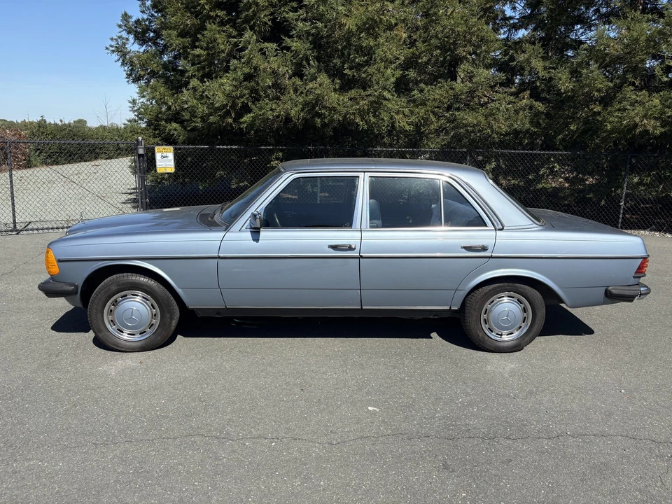 1985 Mercedes-Benz W123 Sedan - Image 17 of 31