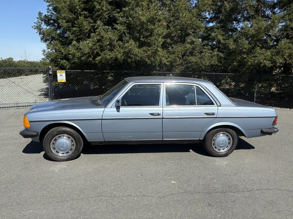 1985 Mercedes-Benz W123 Sedan - Image 16 of 31