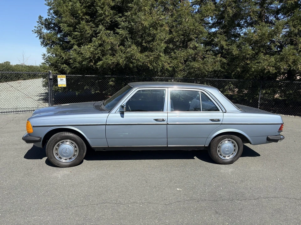 1985 Mercedes-Benz W123 Sedan - Image 15 of 31