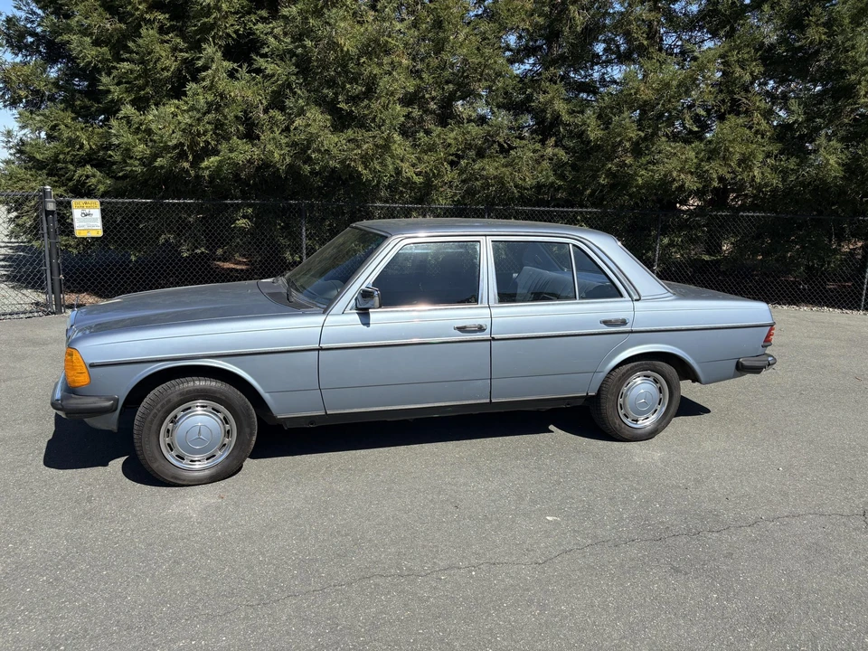 1985 Mercedes-Benz W123 Sedan - Image 14 of 31
