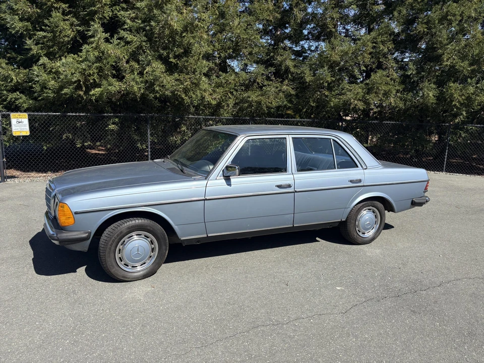 1985 Mercedes-Benz W123 Sedan - Image 12 of 31