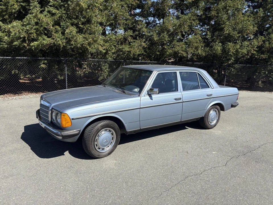 1985 Mercedes-Benz W123 Sedan - Image 9 of 31