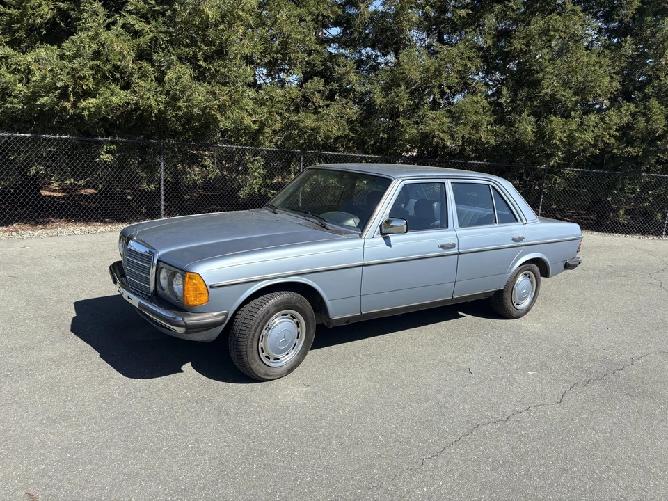 1985 Mercedes-Benz W123 Sedan - Image 8 of 31