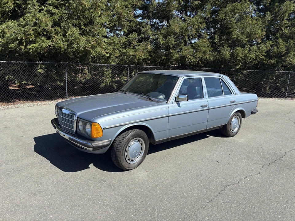 1985 Mercedes-Benz W123 Sedan - Image 7 of 31