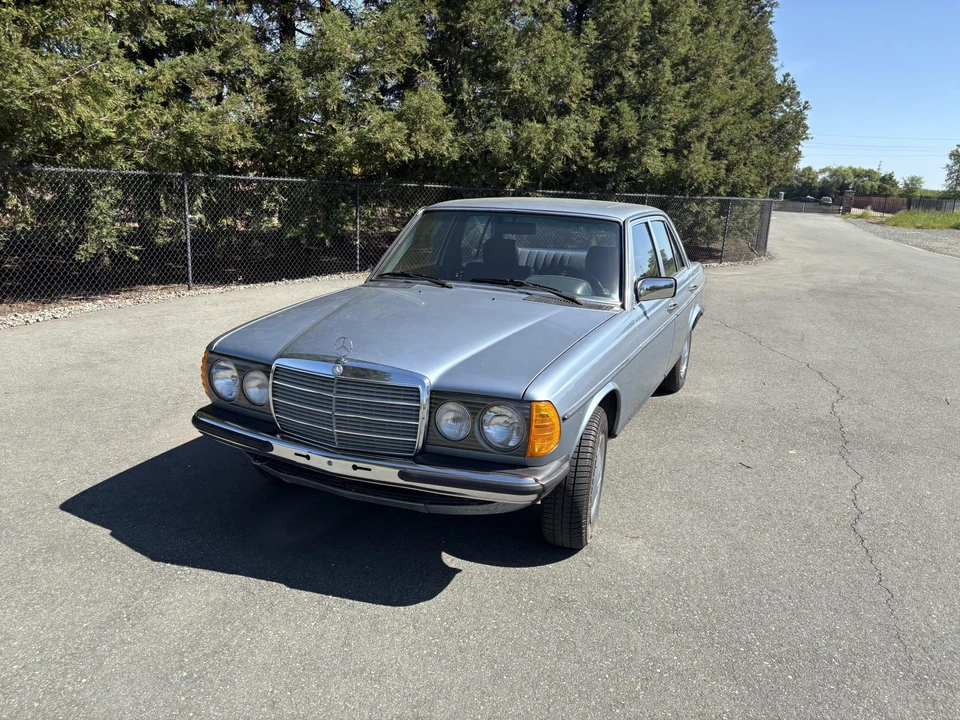 1985 Mercedes-Benz W123 Sedan - Image 5 of 31