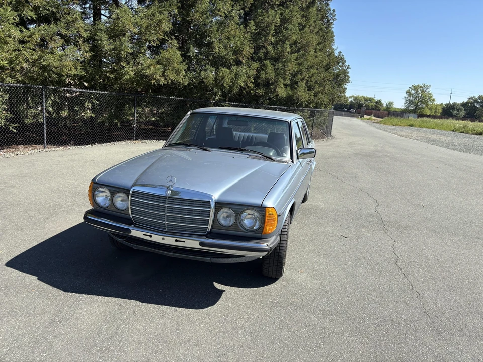 1985 Mercedes-Benz W123 Sedan - Image 4 of 31