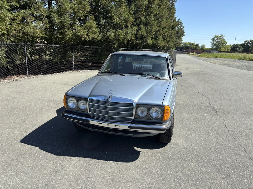 1985 Mercedes-Benz W123 Sedan - Image 3 of 31