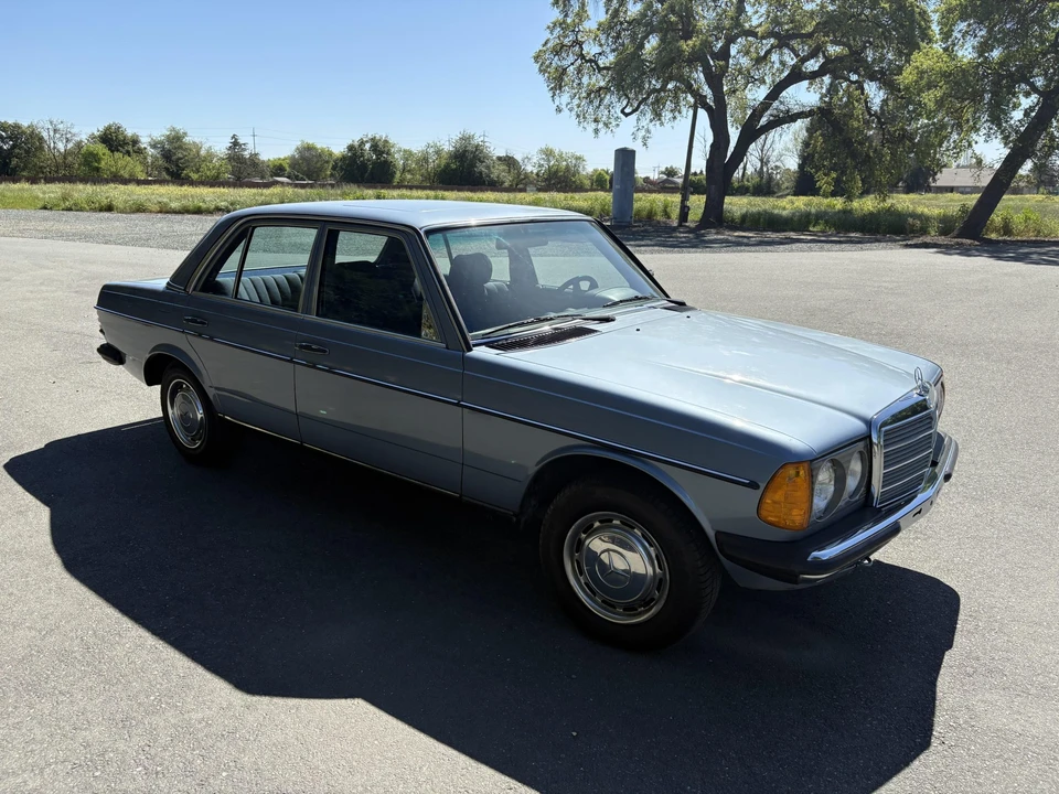 1985 Mercedes-Benz W123 Sedan - Image 31 of 31