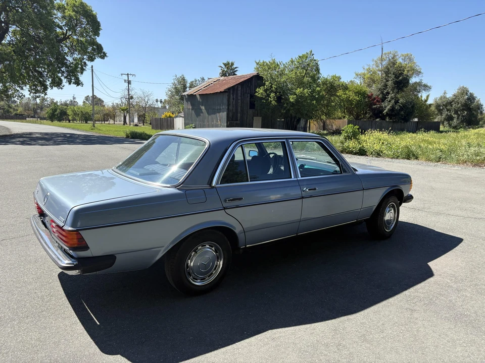 1985 Mercedes-Benz W123 Sedan - Image 29 of 31
