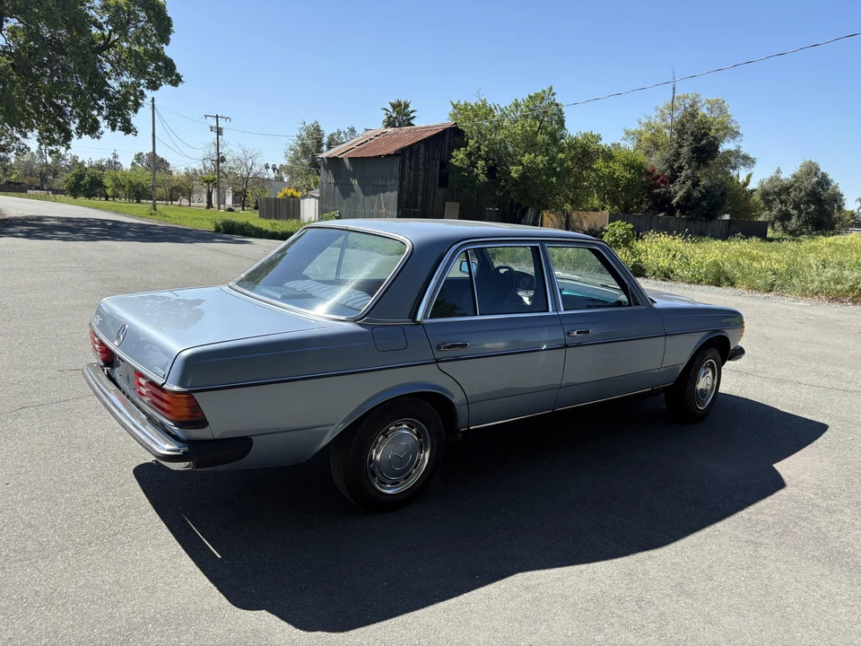 1985 Mercedes-Benz W123 Sedan - Image 28 of 31