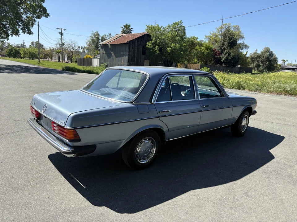 1985 Mercedes-Benz W123 Sedan - Image 27 of 31