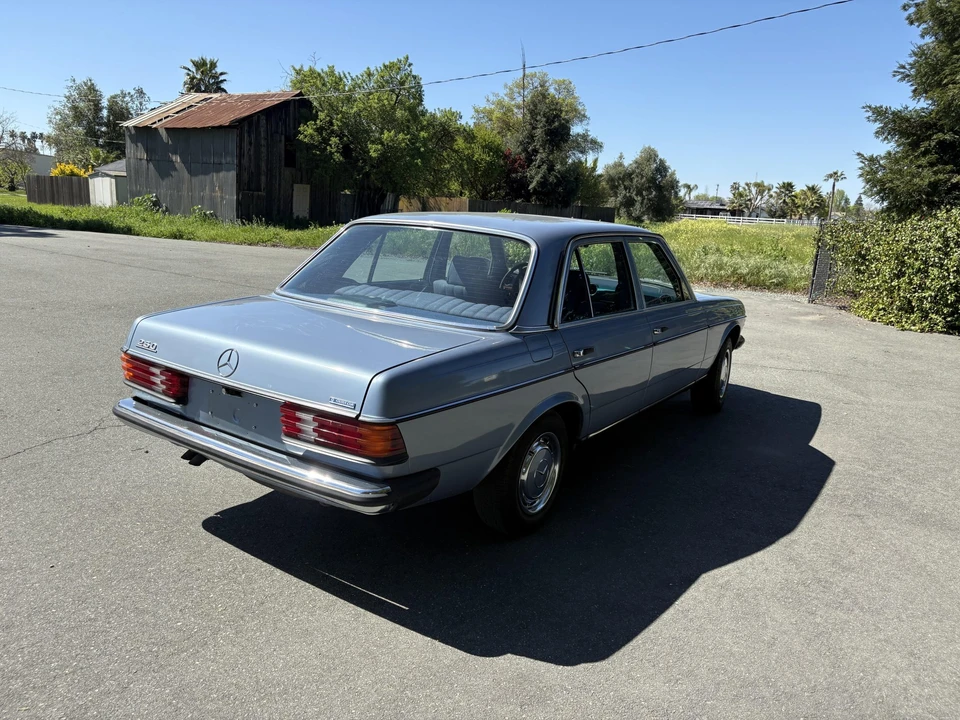 1985 Mercedes-Benz W123 Sedan - Image 24 of 31