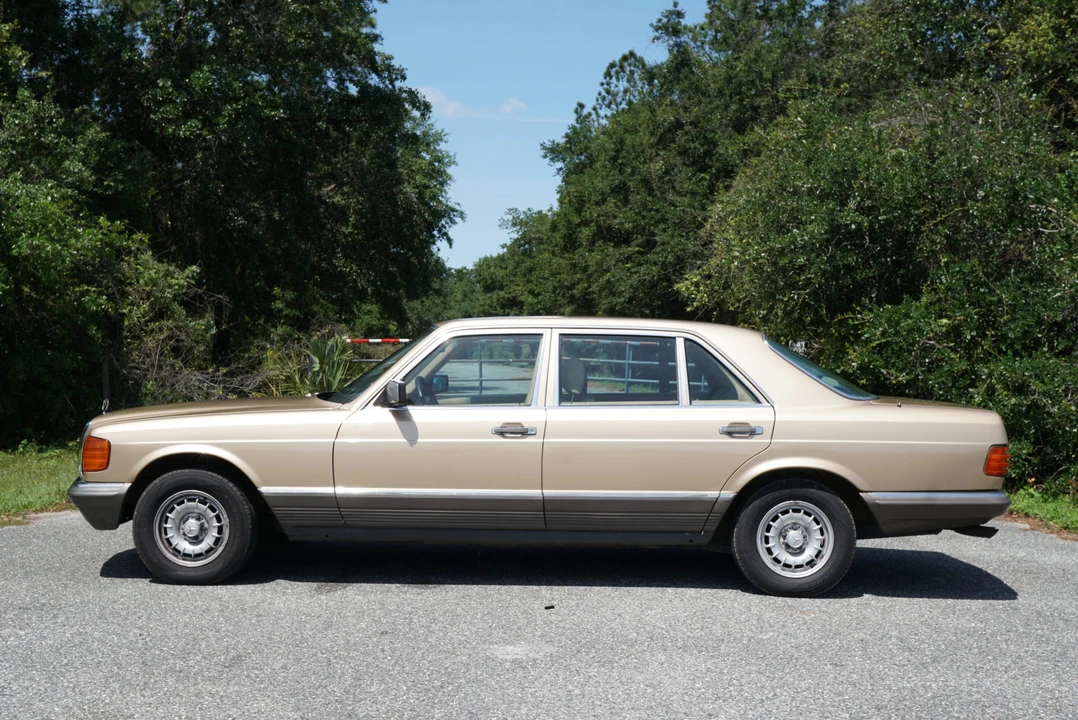 1985 Mercedes-Benz W126 S-Class Sedan - Image 4 of 31