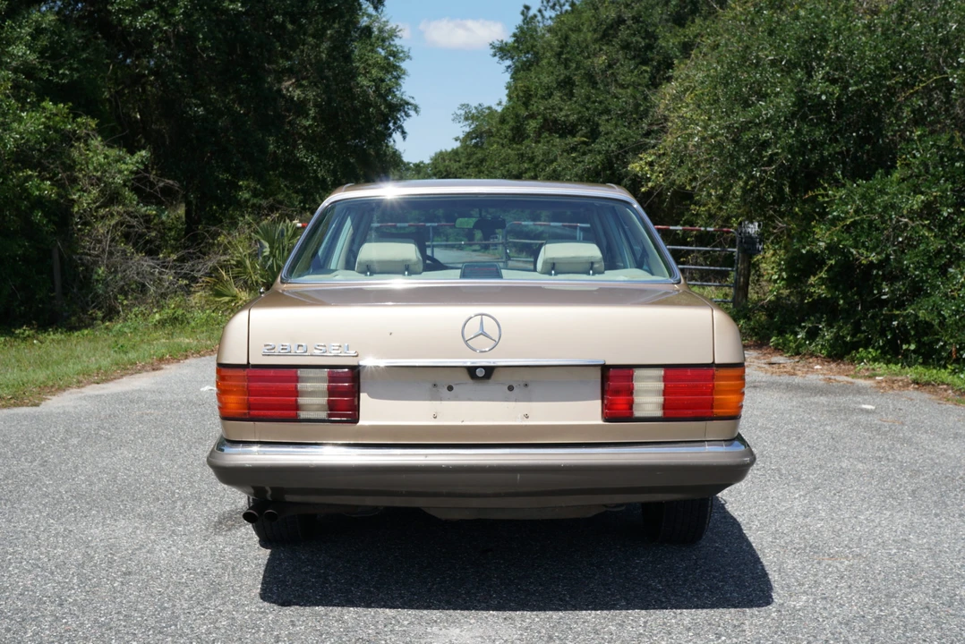 1985 Mercedes-Benz W126 S-Class Sedan - Image 8 of 31