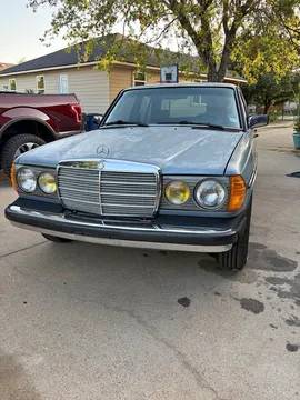1985 Mercedes-Benz 300 D Sedan 4D