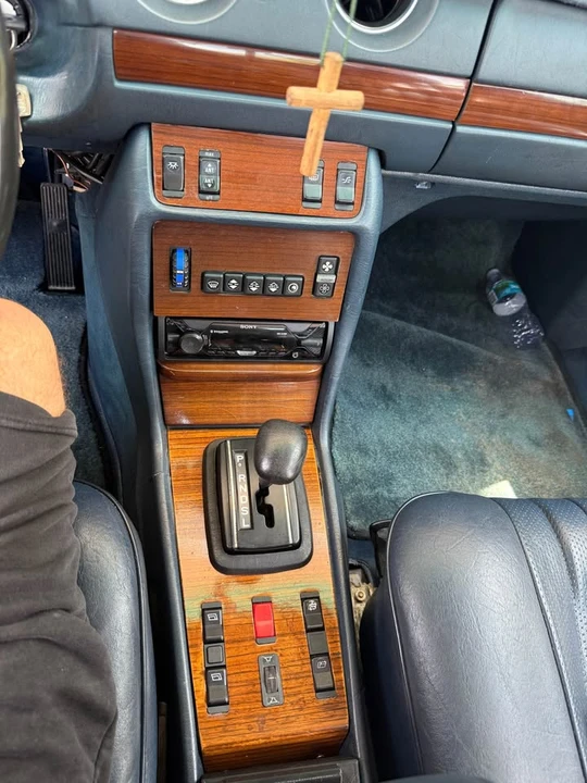 1985 Mercedes-Benz 190E - Image 15 of 18