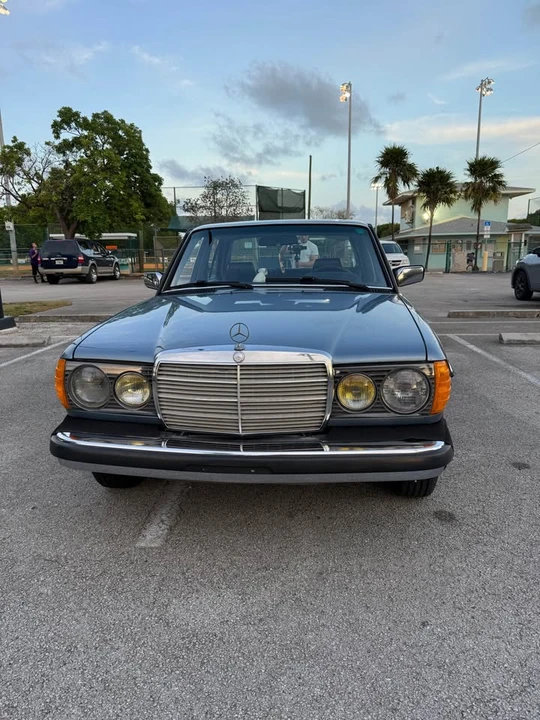 1985 Mercedes-Benz 190E - Image 2 of 18