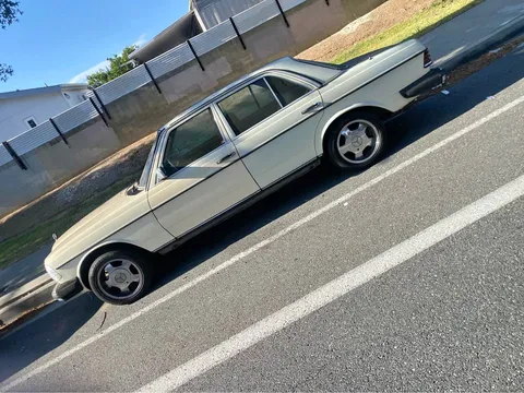 1985 Mercedes-Benz 300 D Sedan 4D