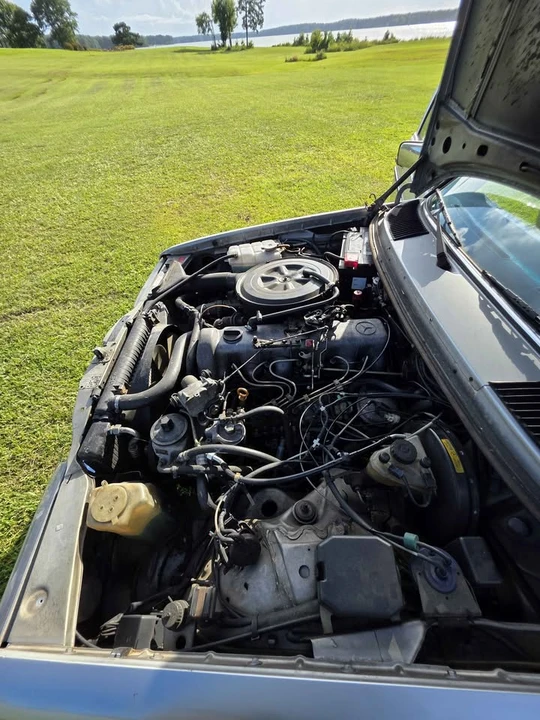 1985 Mercedes-Benz 190E - Image 15 of 17