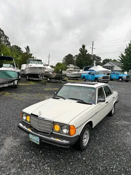 1985 Mercedes-Benz 300D Sedan 4D