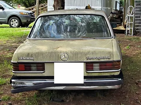1985 Mercedes-Benz 300 D Sedan 4D