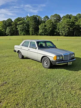 1985 Mercedes-Benz 300D Sedan 4D