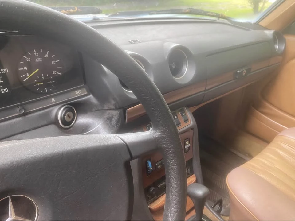 1985 Mercedes-Benz 190E - Image 8 of 10