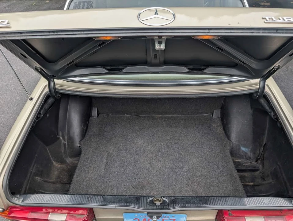 1985 Mercedes-Benz 190E - Image 6 of 10