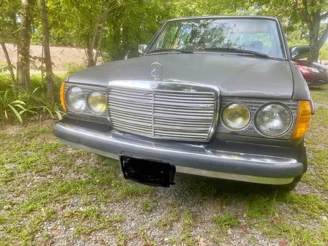 1985 Mercedes-Benz 300 D Sedan 4D