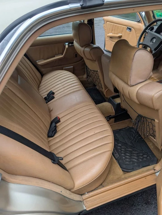 1985 Mercedes-Benz 190E - Image 9 of 10
